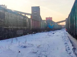 Два грузовых поезда столкнулись в Свердловской области