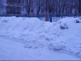 Жители кузбасского города пожаловались на непроходимую пешеходную дорожку