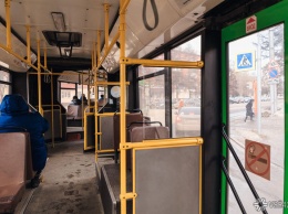 Сотрудники полиции Новокузнецка устанавливают обстоятельства ДТП с участием рейсового автобуса