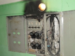 В энгельсской пятиэтажке загорелись электрощиток и кабель
