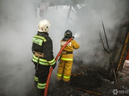 30 спасателей почти час тушили возгорание в Кировском районе Кемерова