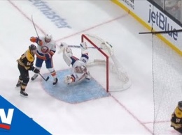 Хоккеист Семен Варламов отличился на матче НХЛ сэйвом