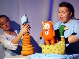 В театре кукол «Сказка» представили новый спектакль «Лисичка со скалочкой»
