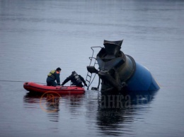 Бетоновоз слетел в реку в Невском районе Петербурга