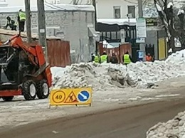 Дмитрий Денисов обещал купить технику для уборки тротуаров от снега