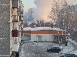 Двухэтажный барак сгорел в Кузбассе