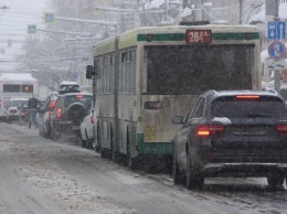 Снегопад. ГИБДД призывает водителей держать дистанцию