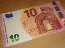 Женщина принесла в саратовский банк фальшивые 10 евро для обмена на рубли