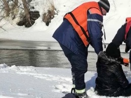Спасатели достали 12-летнюю девочку из ледяной Аткары