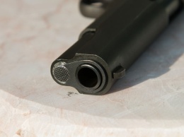 Новокузнечанка попалась на продаже пистолета с глушителем