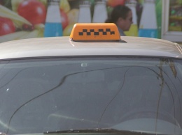 В Энгельсе таксист поверил пассажиру-"решале" и остался без 102 тысяч