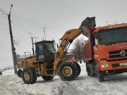 Дворы в Барнауле от снега начнут чистить утром 26 декабря