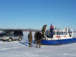 Со льда Бурейского водохранилища сняли четверых рыбаков