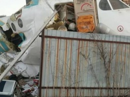 В Казахстане разбился самолет с почти сотней пассажиров на борту