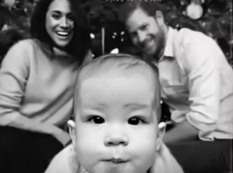 Принца Гарри и Меган Маркл раскритиковали за чрезмерный фотошоп на рождественской открытке с сыном Арчи