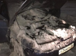 Ночью в Нижнем Тагиле горожане потушили загоревшийся автомобиль