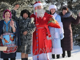 Дед Мороз с 40-летним стажем живет в алтайской деревне Зимино