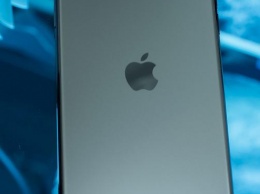 Apple получила патент на iPhone с сенсорным дисплеем на боку