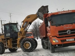 Барнаульские улицы очищают от снега 221 машина и порядка 100 рабочих