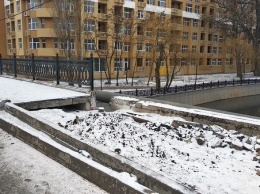 Разобрали и бросили: что будет с пешеходной частью моста на ул. Толстого в Симферополе