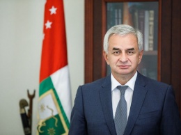Президент Абхазии не исключил введения в стране чрезвычайного положения