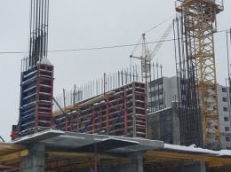 В Барнауле строят небоскреб в гуще частного сектора