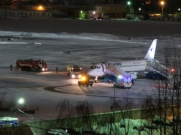 Летевший из Санкт-Петербурга в Барнаул Sukhoi Superjet совершил экстренную посадку в пути