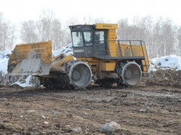 В Екатеринбурге подожгли ликвидировавший тлеющую свалку бульдозер