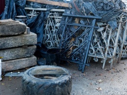 В Немане мужчины украли с могилы оградку, но не успели ее продать