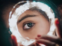 Ученым впервые удалось заснять редкий феномен свечения глаз человека
