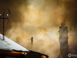 Огонь уничтожил частное подворье в кемеровском поселке