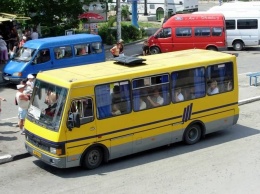 В Ялте власти заставили грубых водителей автобусов просить прощения; двум объявлен выговор