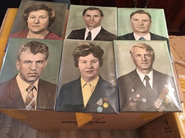 В Благовещенске спасли коллекцию портретов от помойки