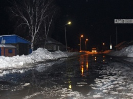 В Камне участок перекрестка трех улиц затопило водой