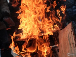 Баня сгорела на частном подворье в Анжеро-Судженске