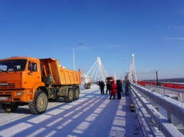 Первый автомобильный мост между Россией и Китаем прошел тестовые испытания