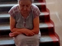 Пенсионерка из Бийска ушла от внучки жить в подъезд