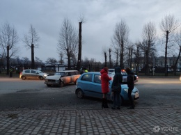Авария у кемеровского горсада частично блокировала движение