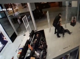 Драка охранника с пьяницей в Иванове на видео разлетелась по сети