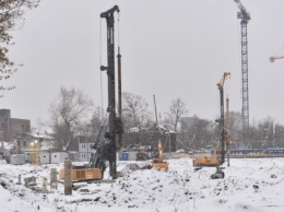 В Екатеринбурге на месте снесенной телебашни началось строительство ледовой арены
