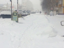 Коммунальщики Нижневартовска устраняют последствия снегопада