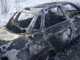В Югре в сгоревшей машине обнаружили тела двух мужчин
