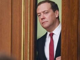 Правительство Медведева в полном составе ушло в отставку