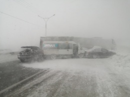 Снежный «Апокалипсис» спровоцировал массовые ДТП и отключения электричества в Барнауле