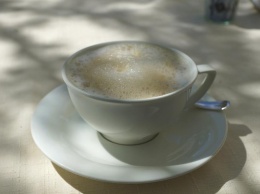 Диетолог рассказала, чем заменить кофе с сахаром и молоком