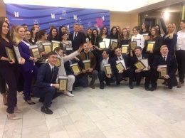 Талантливой молодежи Нижневартовска вручили премию главы города