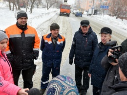 Петр Фризен и Общественная палата от лица барнаульцев поблагодарили дорожников за очистку города от снега