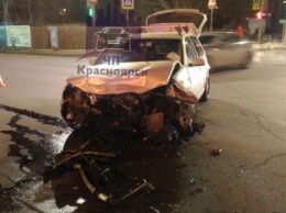 Микроавтобус перевернулся пять раз после столкновения с иномаркой в Красноярске