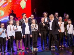 Кемеровские школьники спели с хором Турецкого