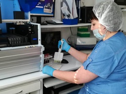 Новый аппарат для исследования на инфекции купили в амурский онкодиспансер